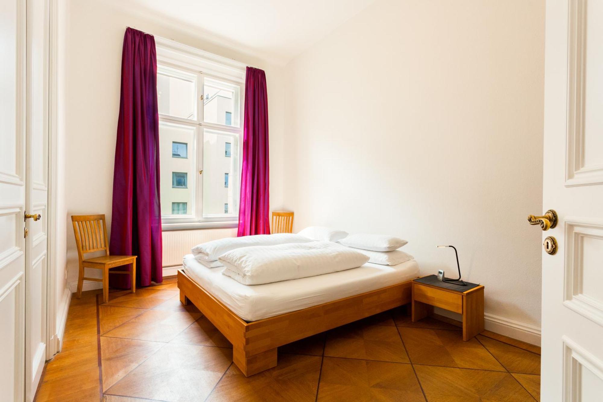 Aptc Downtown Monument4rent Near Checkpoint Charlie *