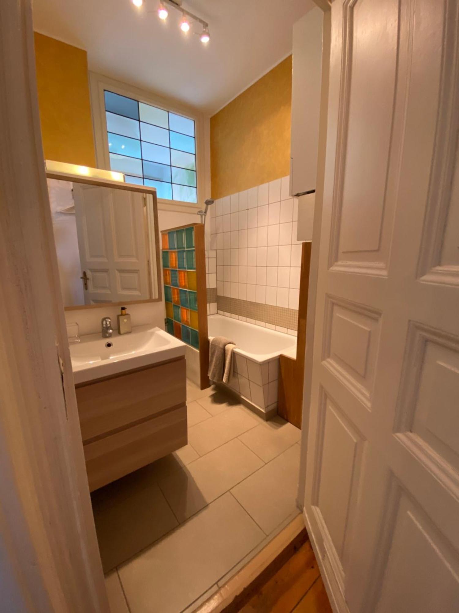 Apartment Beautiful Popular Area *