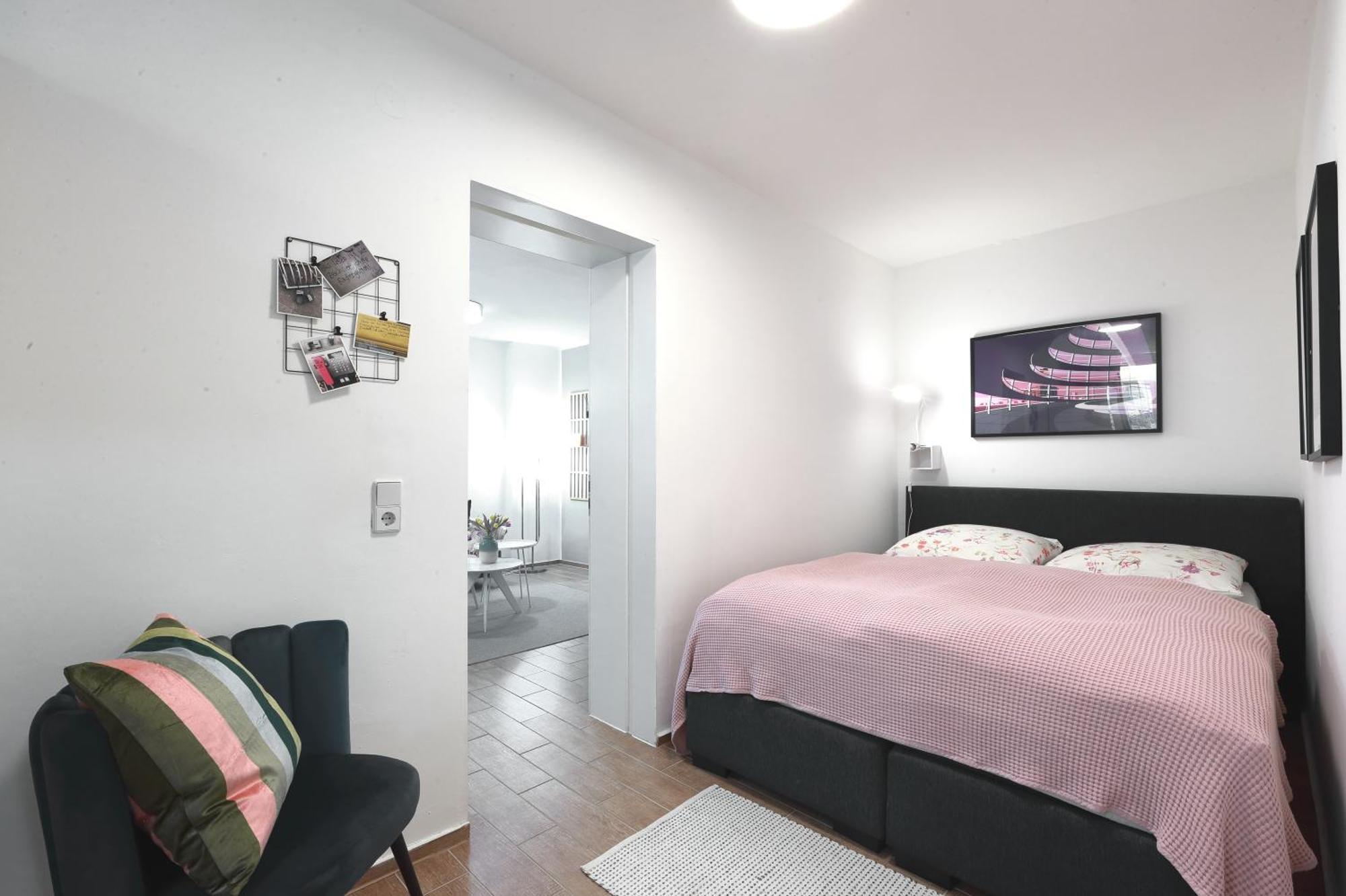 S38 - 22 Kreuzberg Apartment Berlin