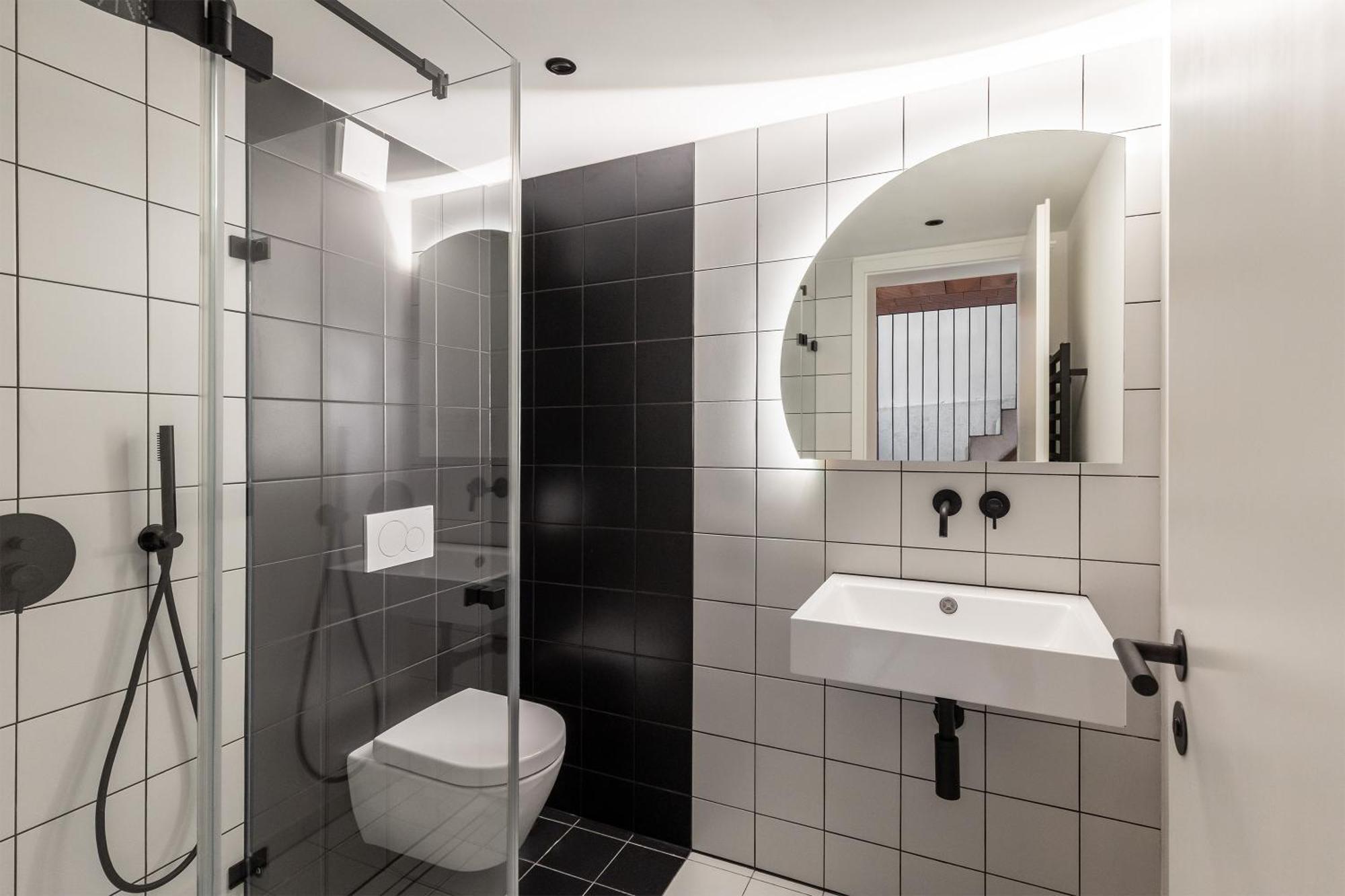 Coolest In Berlin, Easy Check-in, Close To Center, Black & White Maisonette #6 * Berlin