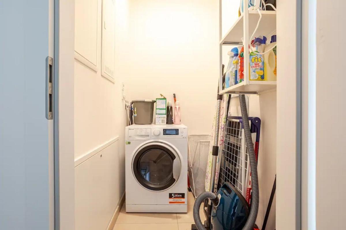 Hj 18 By Rockchair Apartments L Superhost Status L Super Flat, 2 Bedrooms 2 Bathrooms Balcony Elevator Welcomes You!
