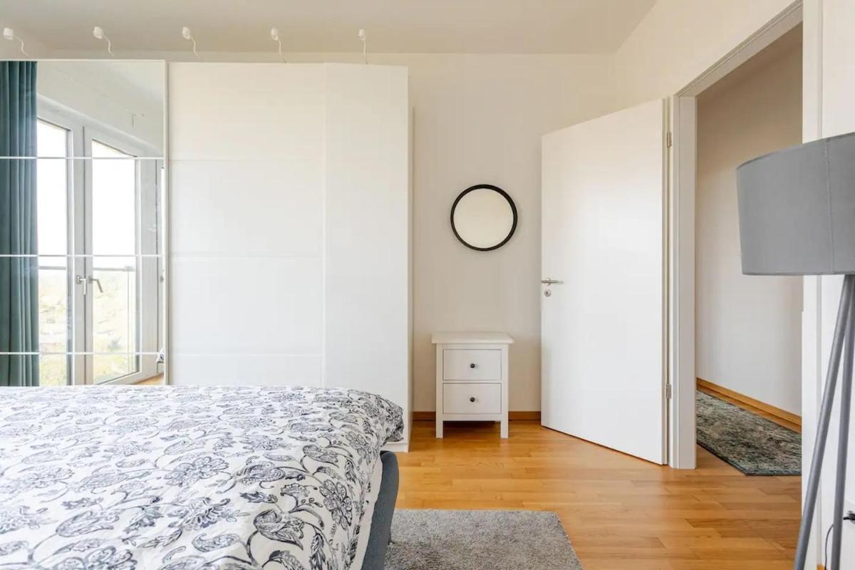 Hj 18 By Rockchair Apartments L Superhost Status L Super Flat, 2 Bedrooms 2 Bathrooms Balcony Elevator Welcomes You! Berlin