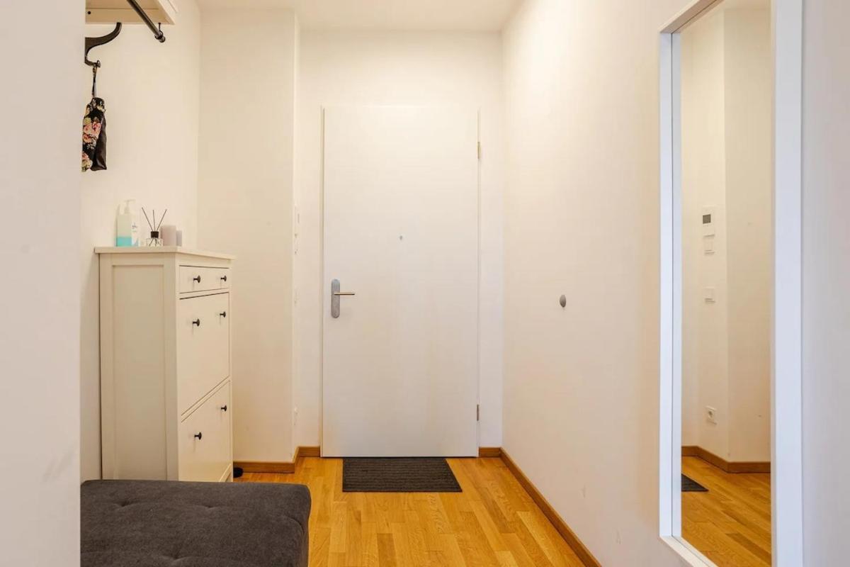 Hj 18 By Rockchair Apartments L Superhost Status L Super Flat, 2 Bedrooms 2 Bathrooms Balcony Elevator Welcomes You! Apartment *