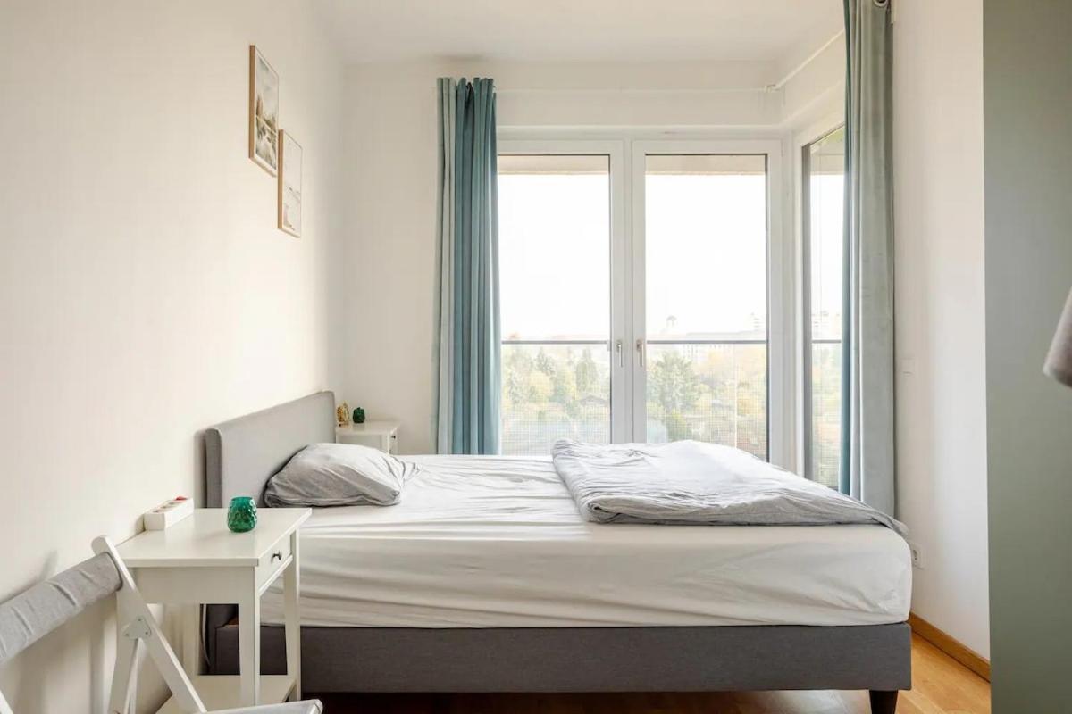 Apartment Hj 18 By Rockchair Apartments L Superhost Status L Super Flat, 2 Bedrooms 2 Bathrooms Balcony Elevator Welcomes You! Berlin