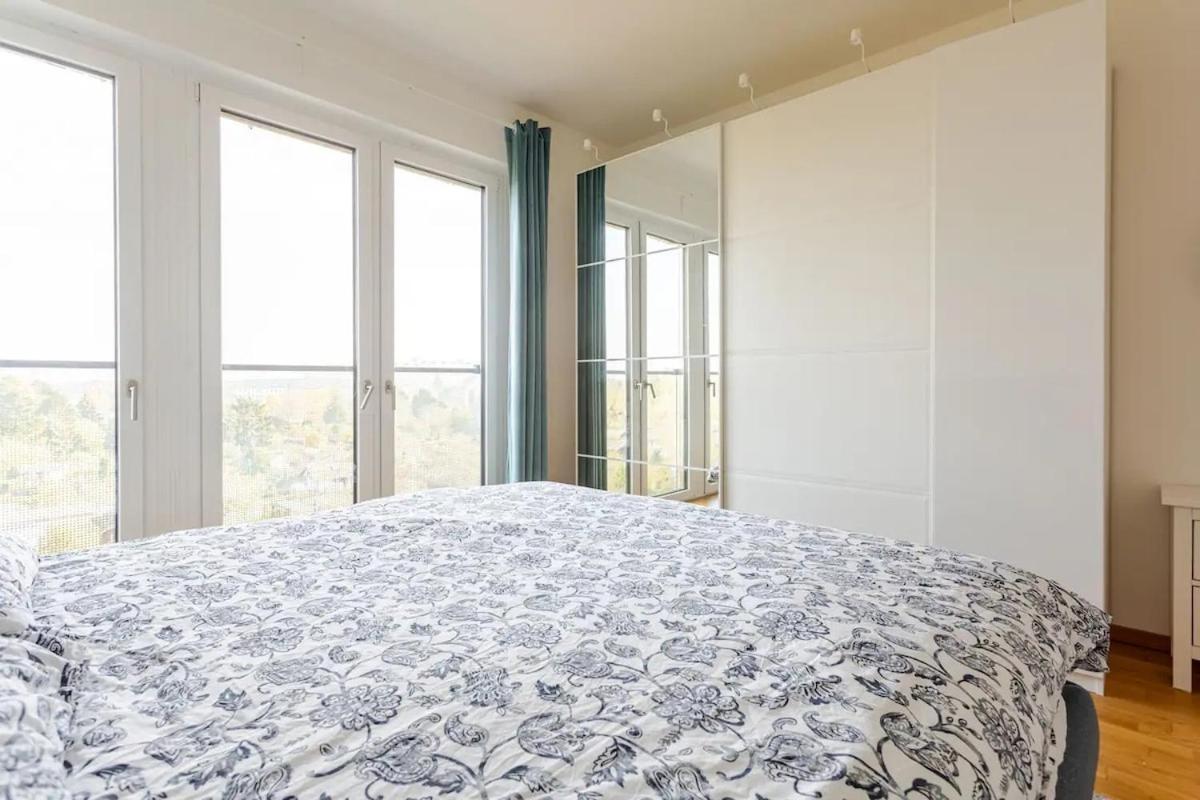 Hj 18 By Rockchair Apartments L Superhost Status L Super Flat, 2 Bedrooms 2 Bathrooms Balcony Elevator Welcomes You! Apartment *