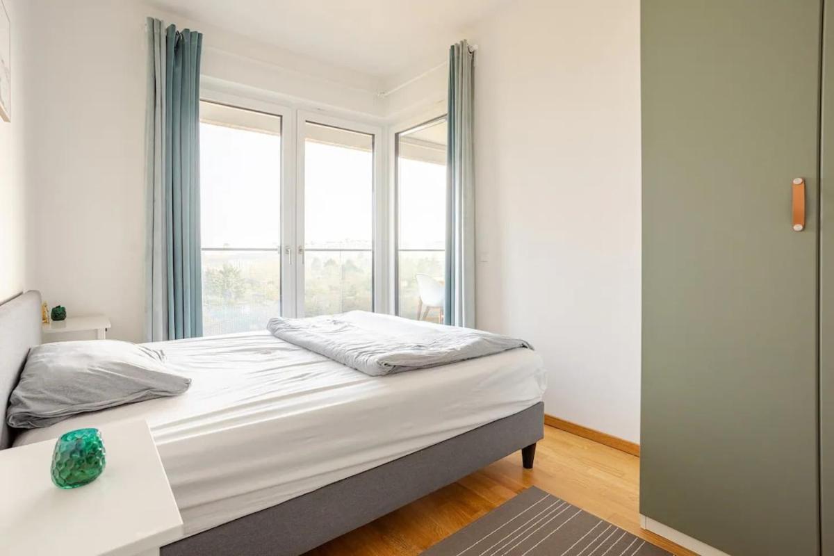 Hj 18 By Rockchair Apartments L Superhost Status L Super Flat, 2 Bedrooms 2 Bathrooms Balcony Elevator Welcomes You! Apartment Berlin