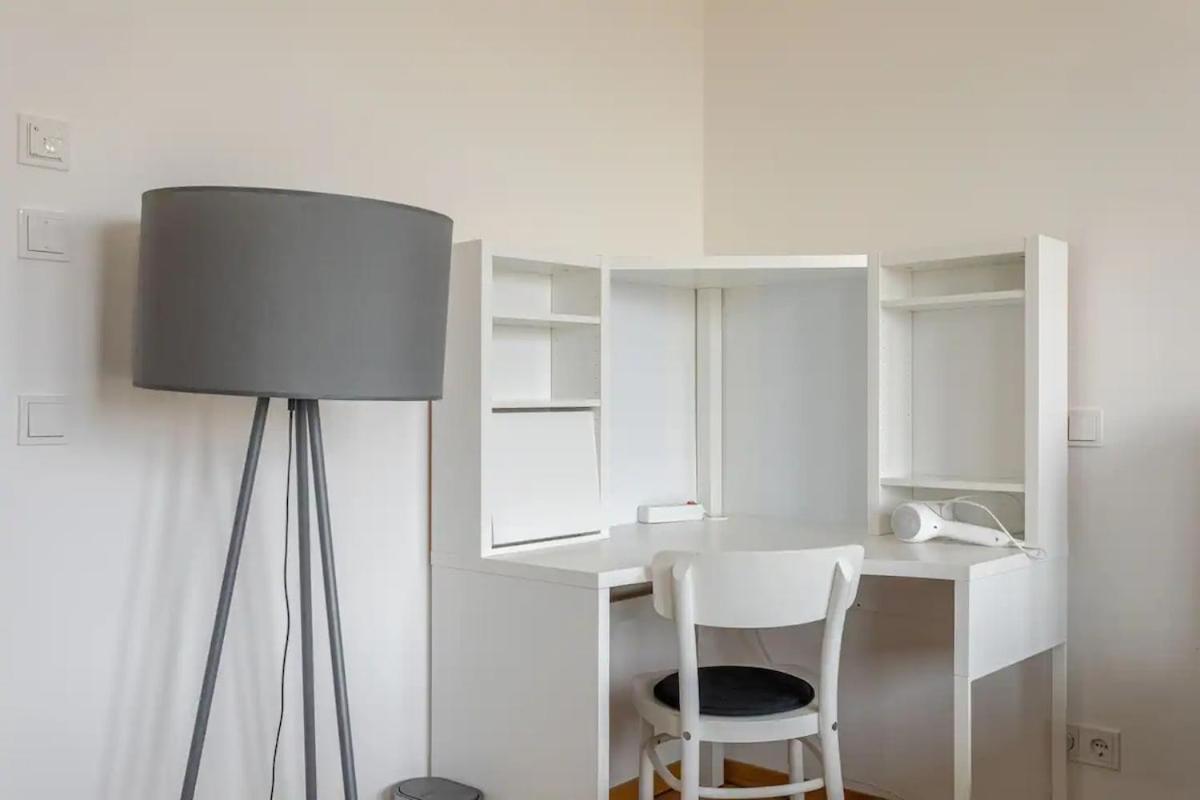 Hj 18 By Rockchair Apartments L Superhost Status L Super Flat, 2 Bedrooms 2 Bathrooms Balcony Elevator Welcomes You!