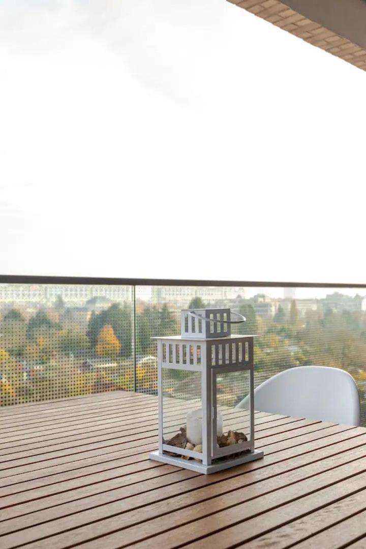 Hj 18 By Rockchair Apartments L Superhost Status L Super Flat, 2 Bedrooms 2 Bathrooms Balcony Elevator Welcomes You! *