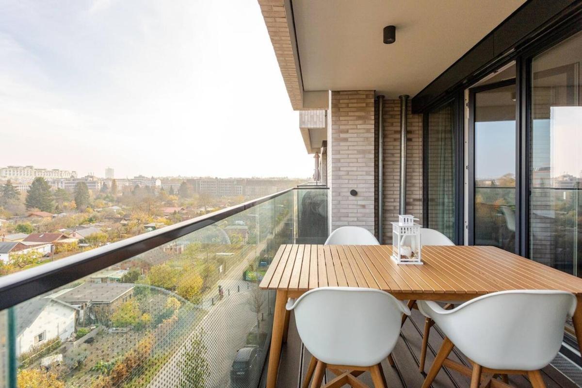 Hj 18 By Rockchair Apartments L Superhost Status L Super Flat, 2 Bedrooms 2 Bathrooms Balcony Elevator Welcomes You! * Berlin