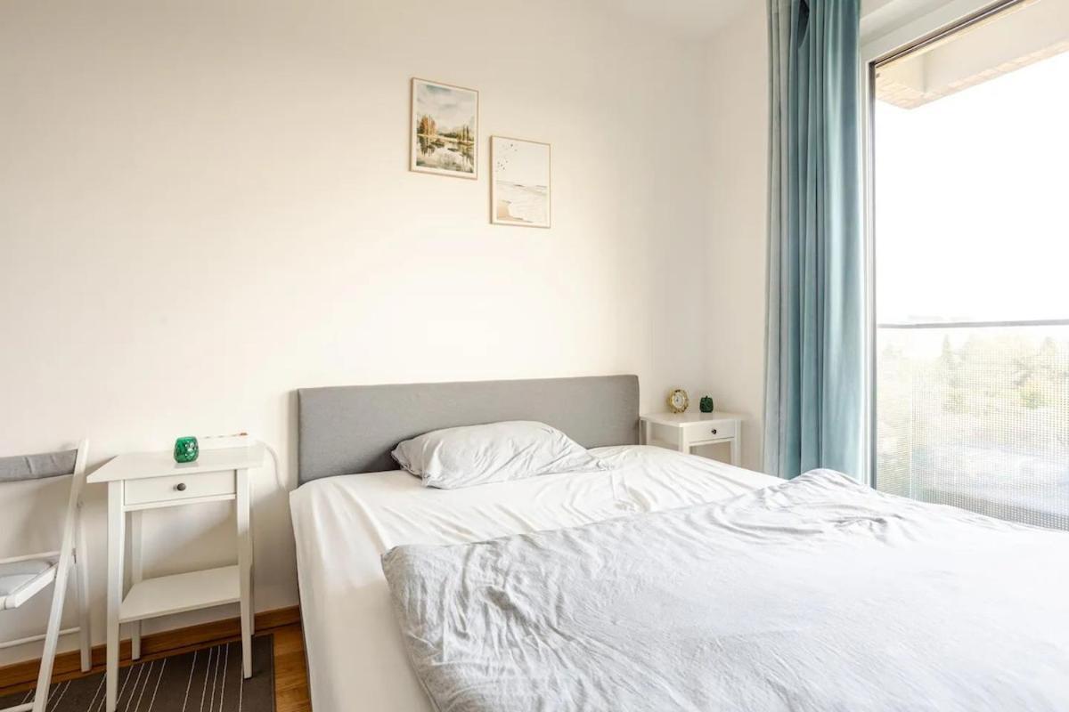 Hj 18 By Rockchair Apartments L Superhost Status L Super Flat, 2 Bedrooms 2 Bathrooms Balcony Elevator Welcomes You!
