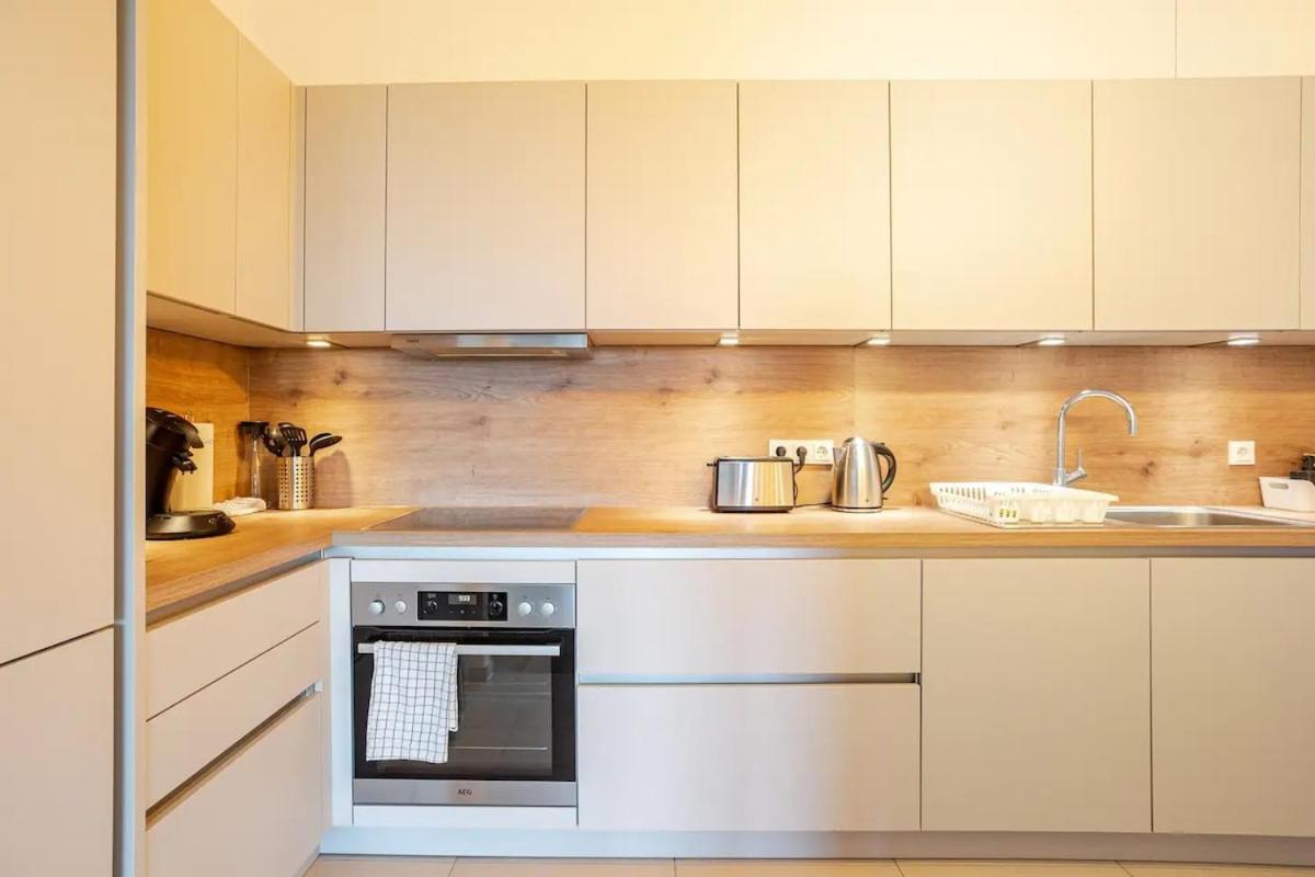 Apartment Hj 18 By Rockchair Apartments L Superhost Status L Super Flat, 2 Bedrooms 2 Bathrooms Balcony Elevator Welcomes You! *