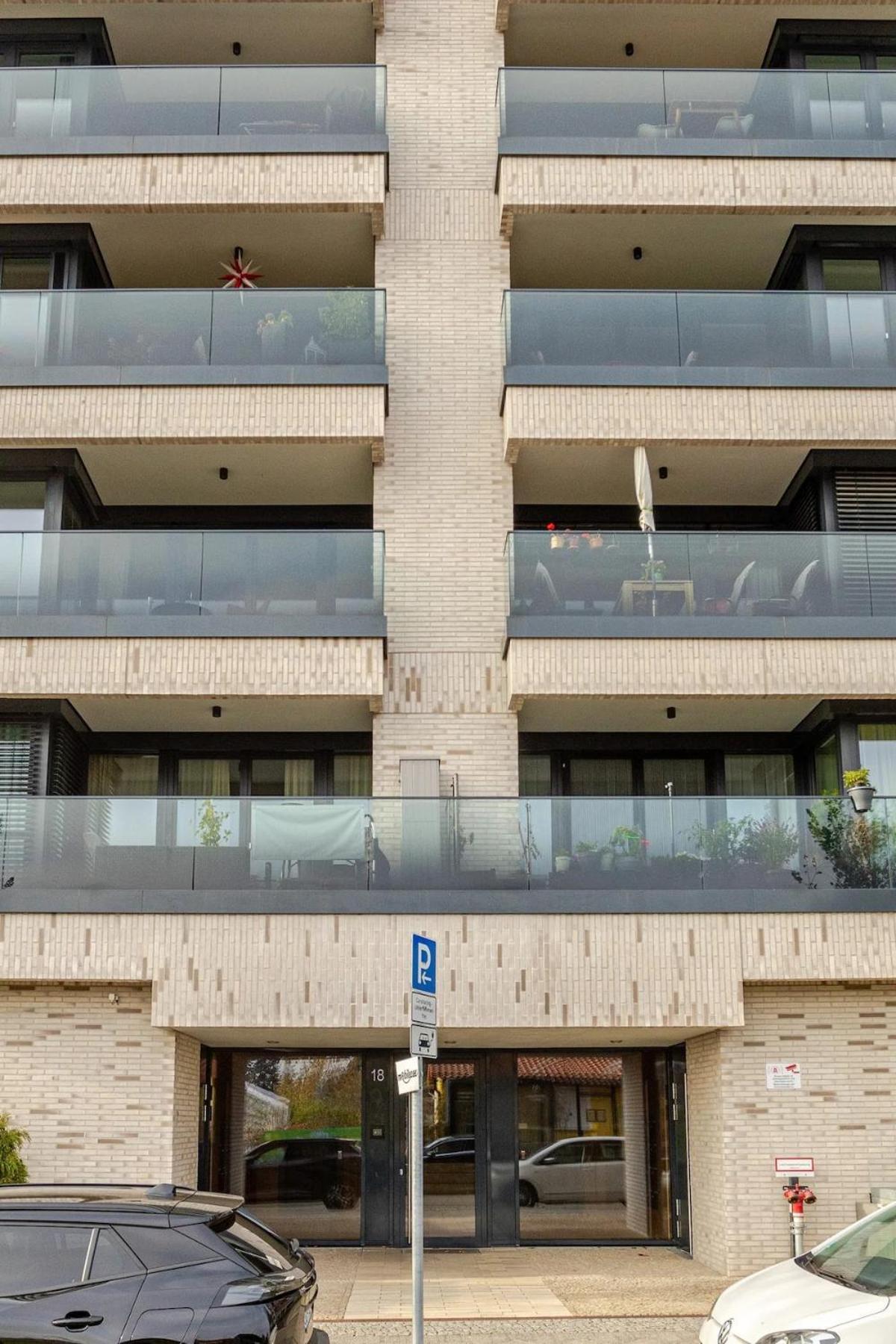 Apartment Hj 18 By Rockchair Apartments L Superhost Status L Super Flat, 2 Bedrooms 2 Bathrooms Balcony Elevator Welcomes You! Berlin