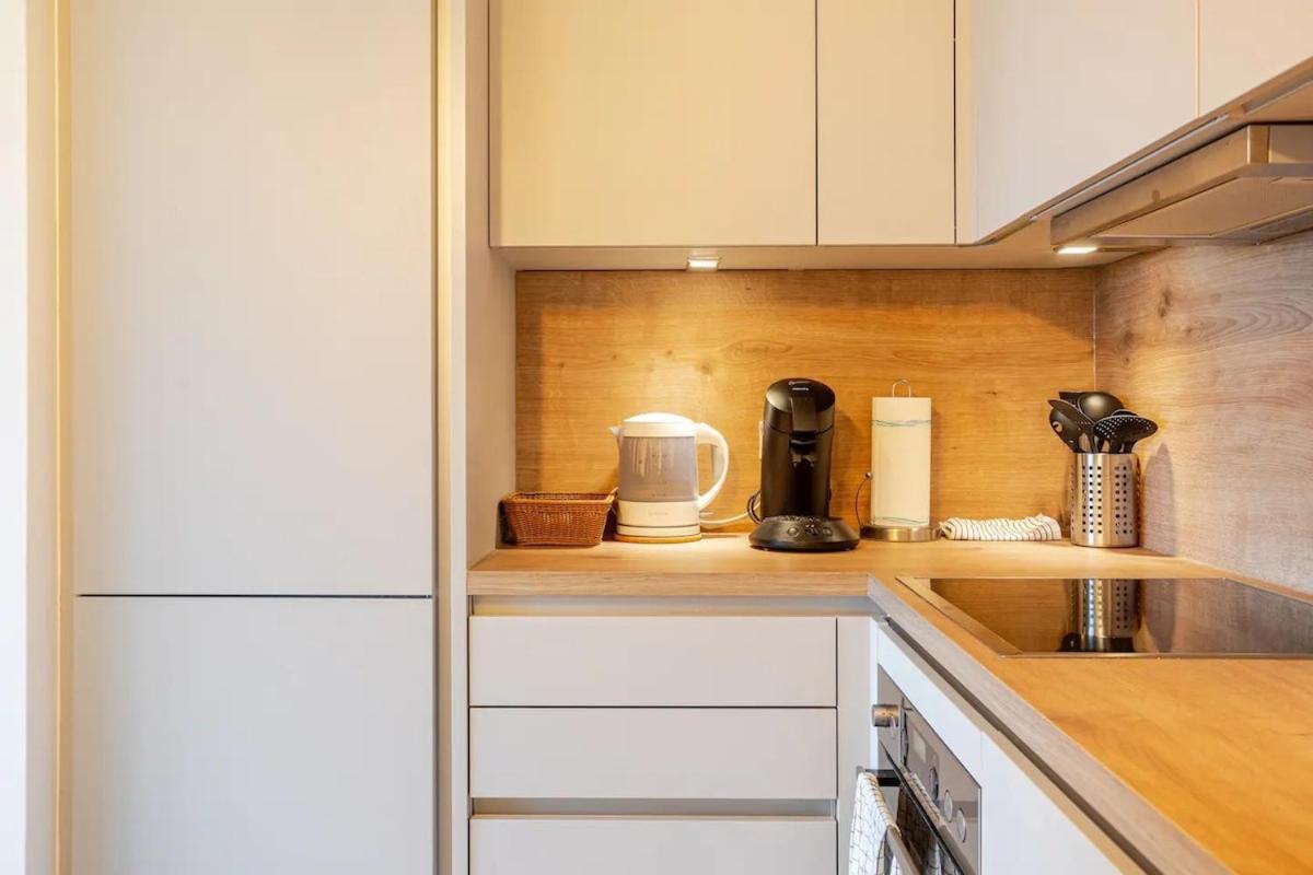 Apartment Hj 18 By Rockchair Apartments L Superhost Status L Super Flat, 2 Bedrooms 2 Bathrooms Balcony Elevator Welcomes You! Berlin
