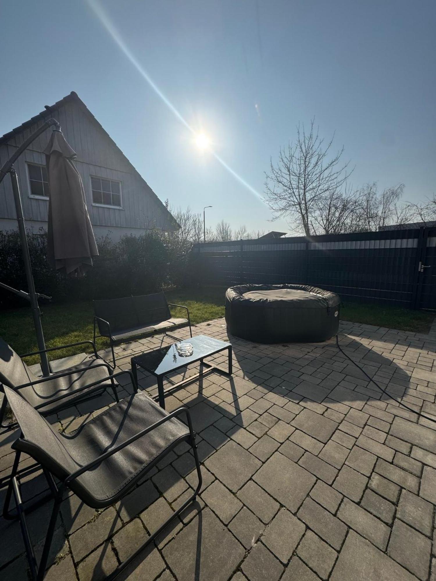 Mit Garten Und Whirlpool *