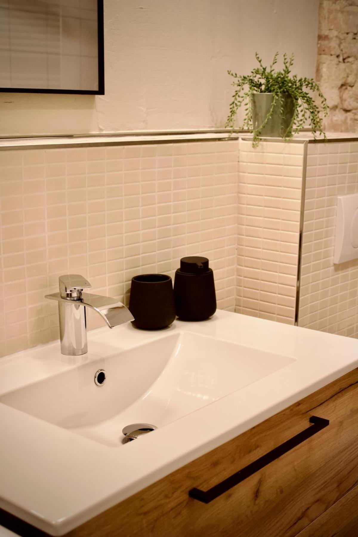 Cozy Voyage - Stylish 135m2 For Up To 9 People In Kudamm Apartment *