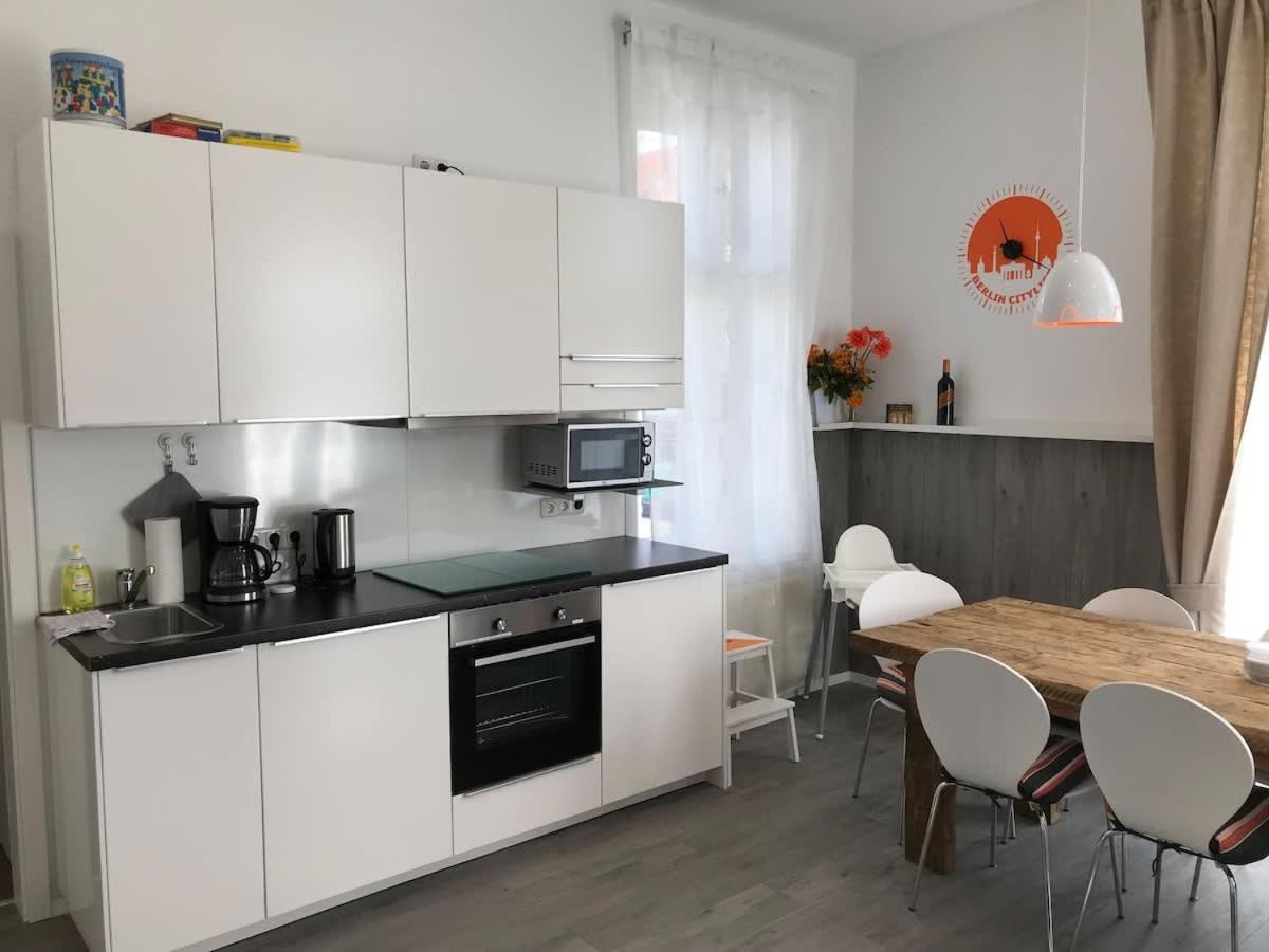 Apartment Grabbeallee #1 *