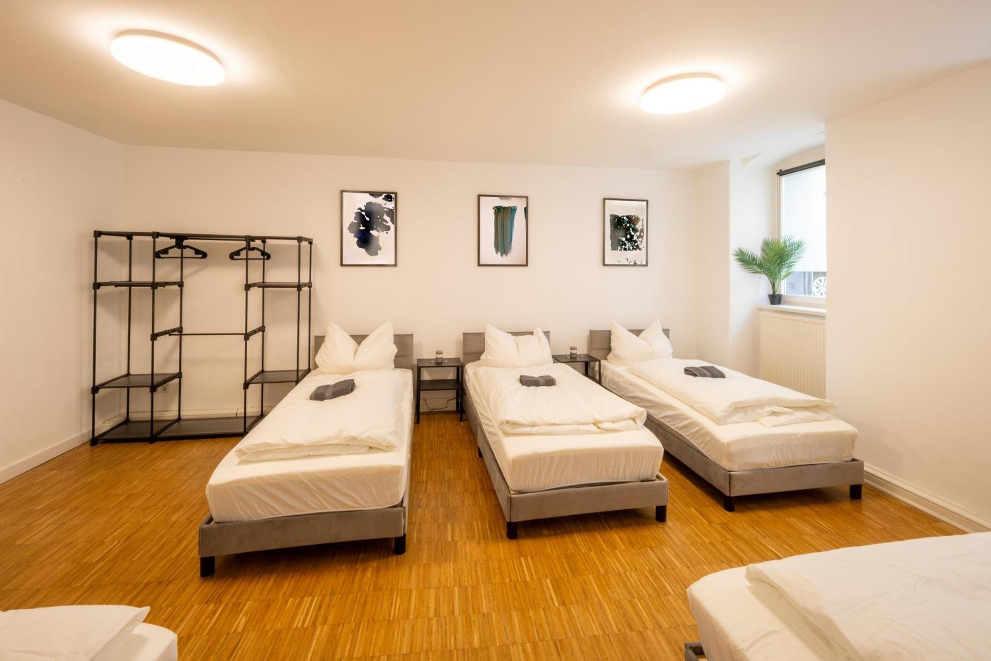100qm2, Superior Suite, 8 Beds, Rain Shower Apartment *