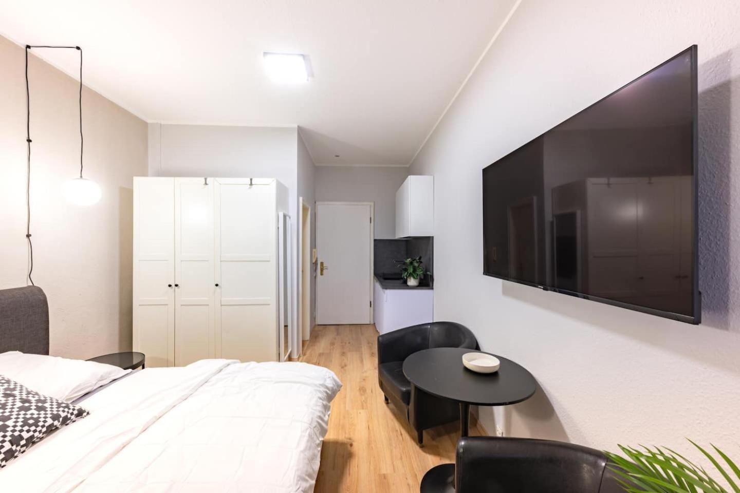 Bh5 Ron Apartment