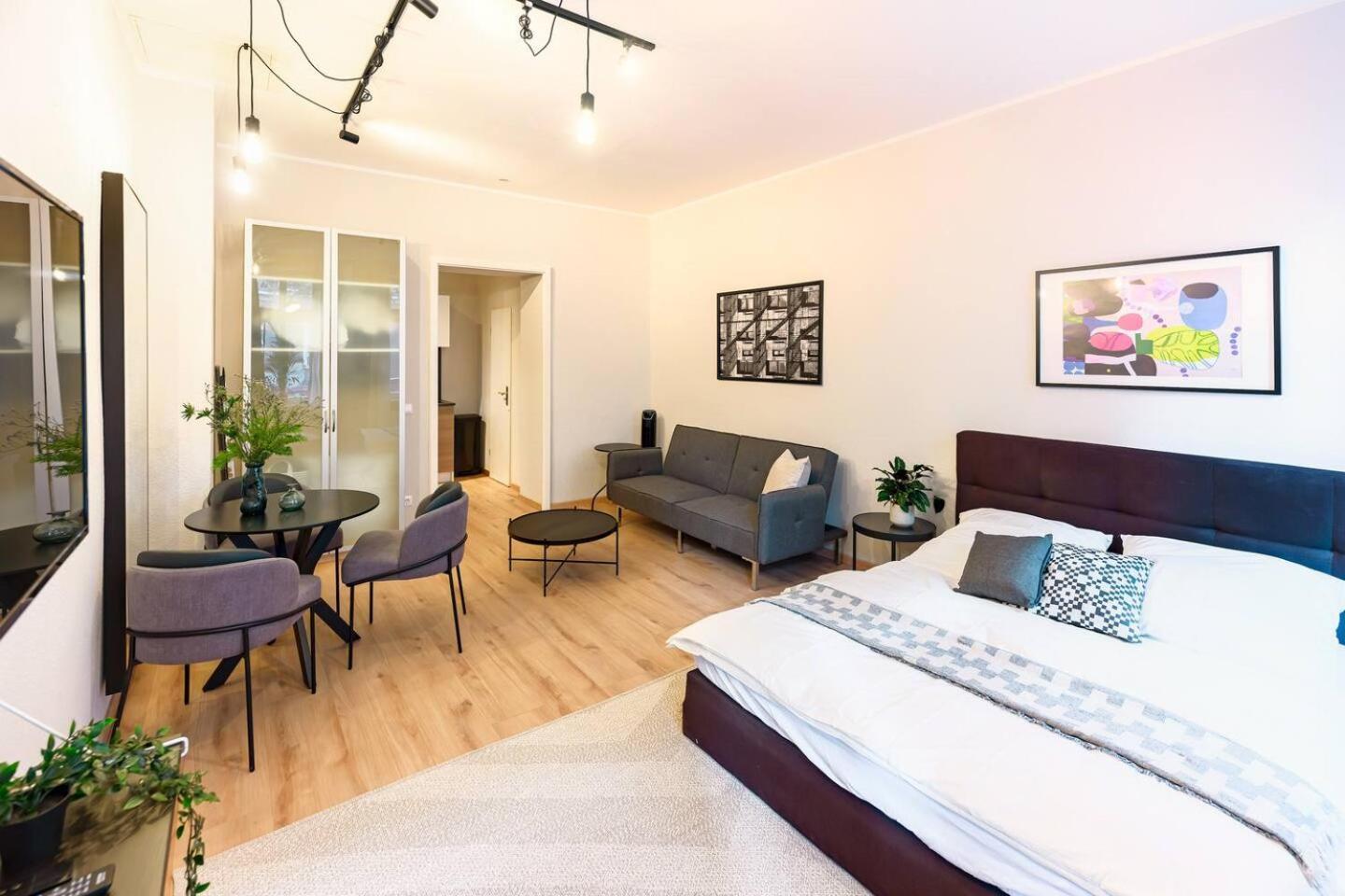 Bh5 Ron Apartment
