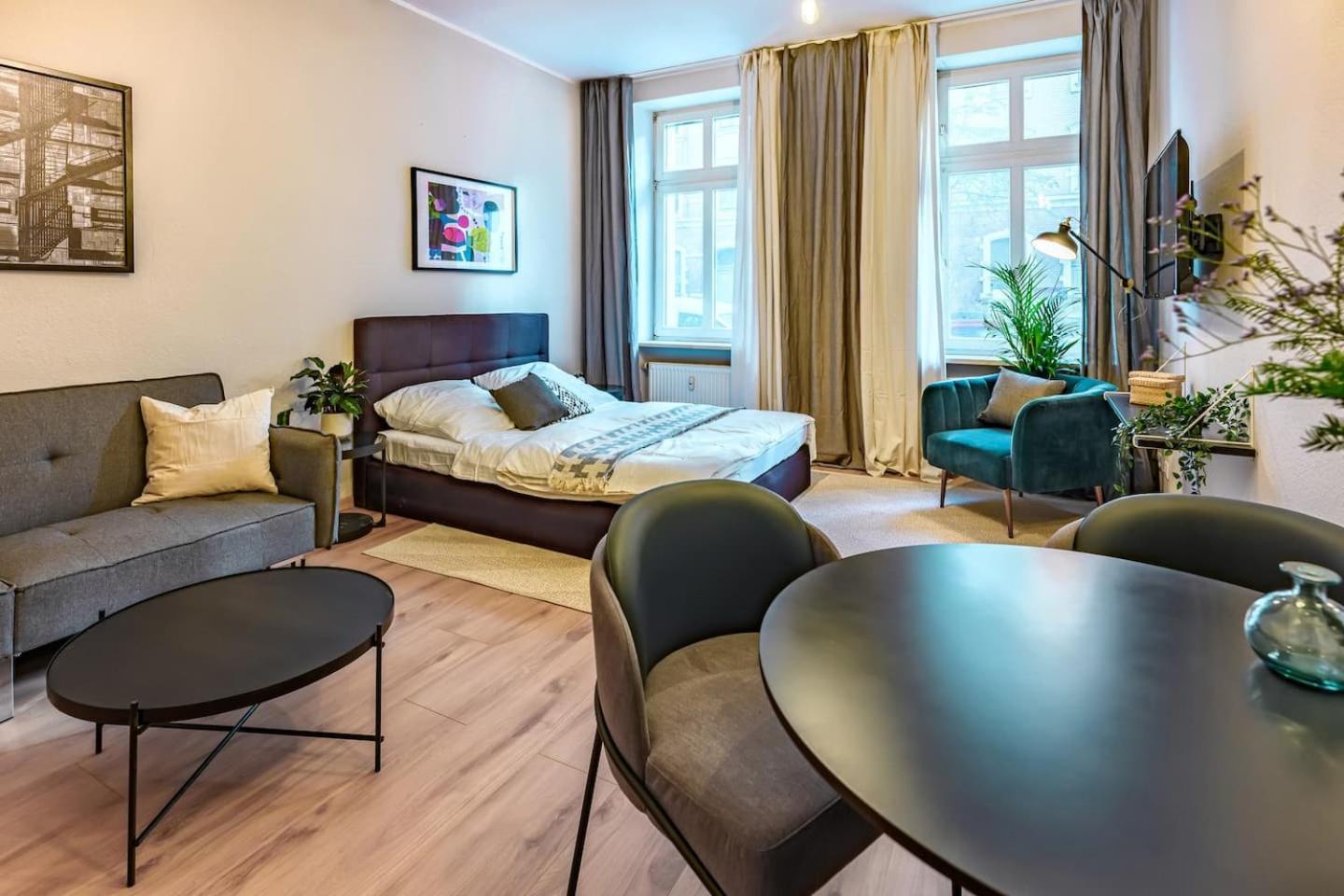 Bh5 Ron Apartment