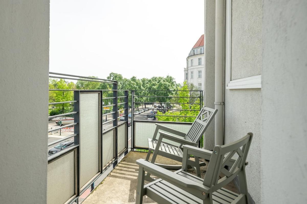 Kaiser 04 By Rockchair L Superhost Status L 3 Bedrooms Boxspringbeds 2 Bathrooms L Cozy Family & Business Flair 155 Sqm 3 Balcony 4th Floor Elevator Up To 10 Guests Welcomes You! *