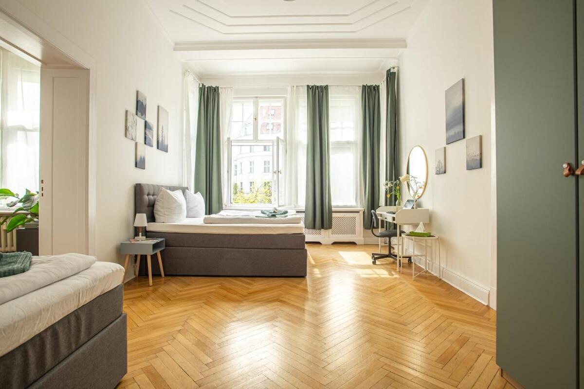 Apartment Kaiser 04 By Rockchair L Superhost Status L 3 Bedrooms Boxspringbeds 2 Bathrooms L Cozy Family & Business Flair 155 Sqm 3 Balcony 4th Floor Elevator Up To 10 Guests Welcomes You!