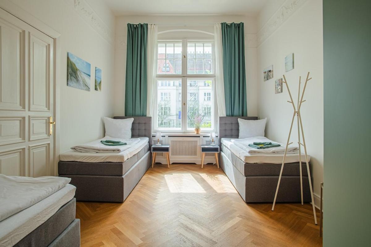 Apartment Kaiser 04 By Rockchair L Superhost Status L 3 Bedrooms Boxspringbeds 2 Bathrooms L Cozy Family & Business Flair 155 Sqm 3 Balcony 4th Floor Elevator Up To 10 Guests Welcomes You! *