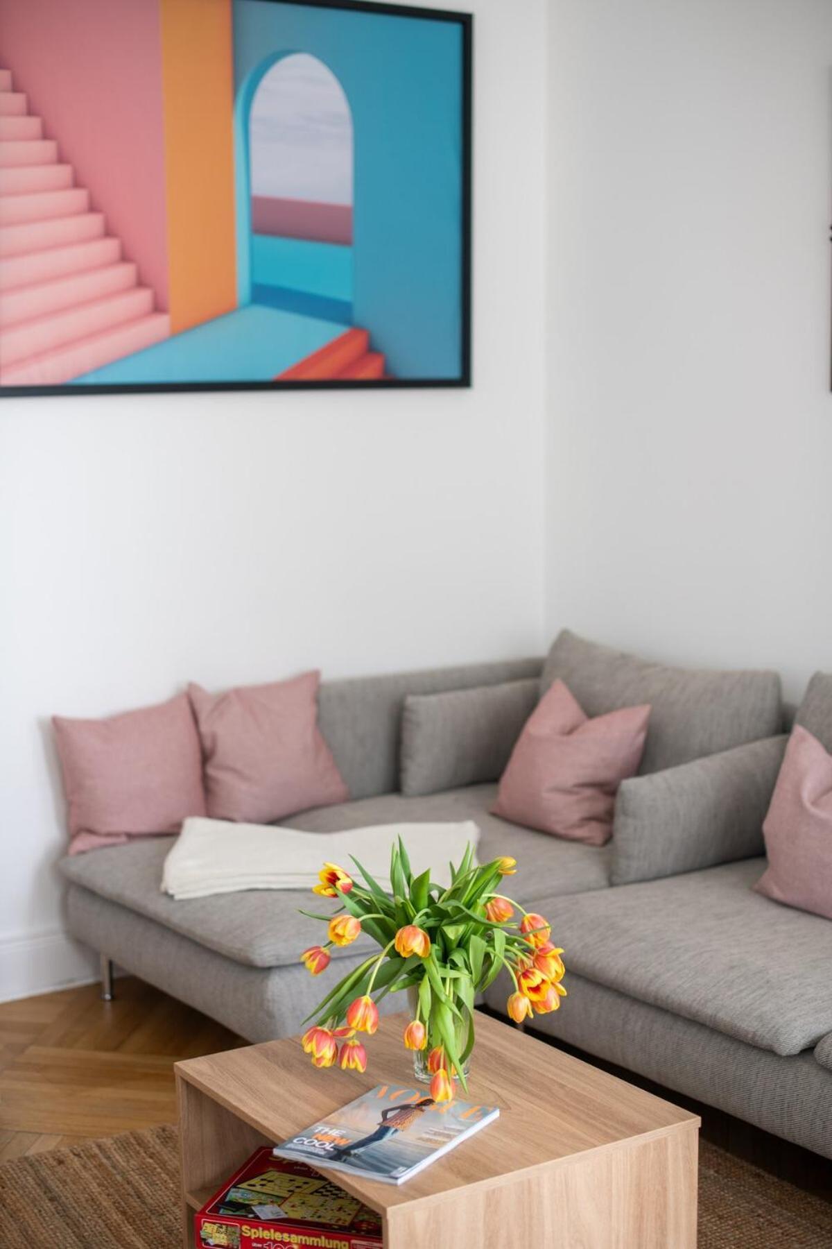 Kaiser 04 By Rockchair L Superhost Status L 3 Bedrooms Boxspringbeds 2 Bathrooms L Cozy Family & Business Flair 155 Sqm 3 Balcony 4th Floor Elevator Up To 10 Guests Welcomes You! *