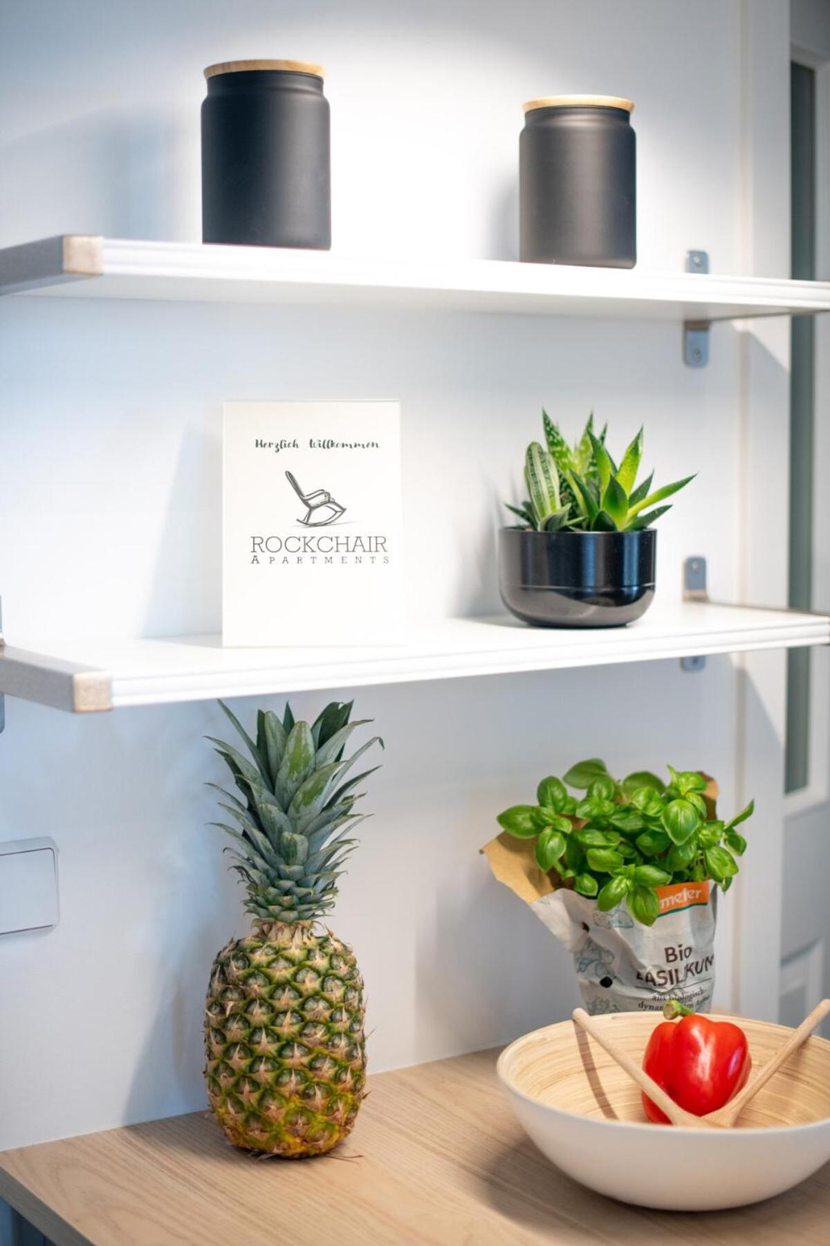 Kaiser 04 By Rockchair L Superhost Status L 3 Bedrooms Boxspringbeds 2 Bathrooms L Cozy Family & Business Flair 155 Sqm 3 Balcony 4th Floor Elevator Up To 10 Guests Welcomes You! Apartment
