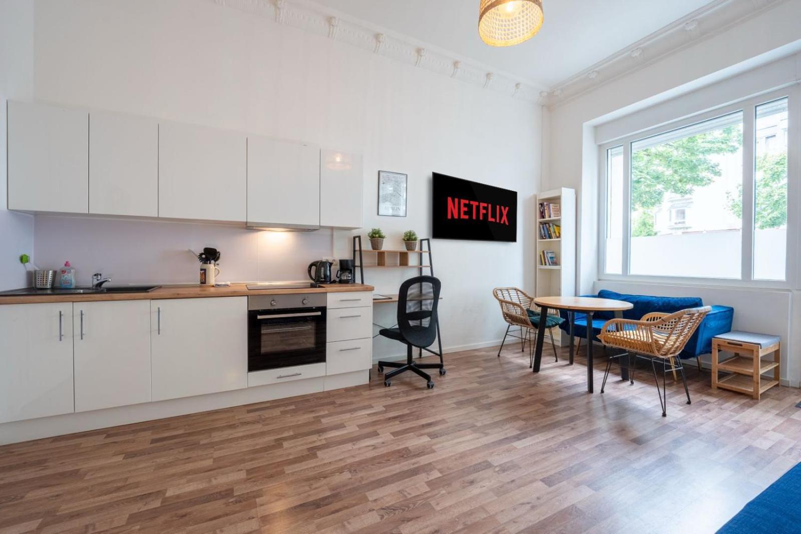 Modern, Flat With Workspace Apartment *