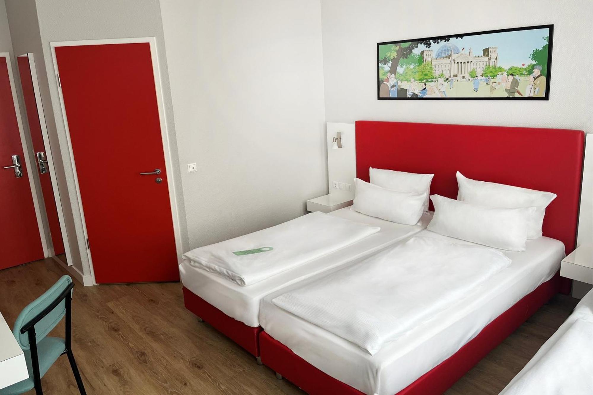 Hotel Select Checkpoint Charlie 4*