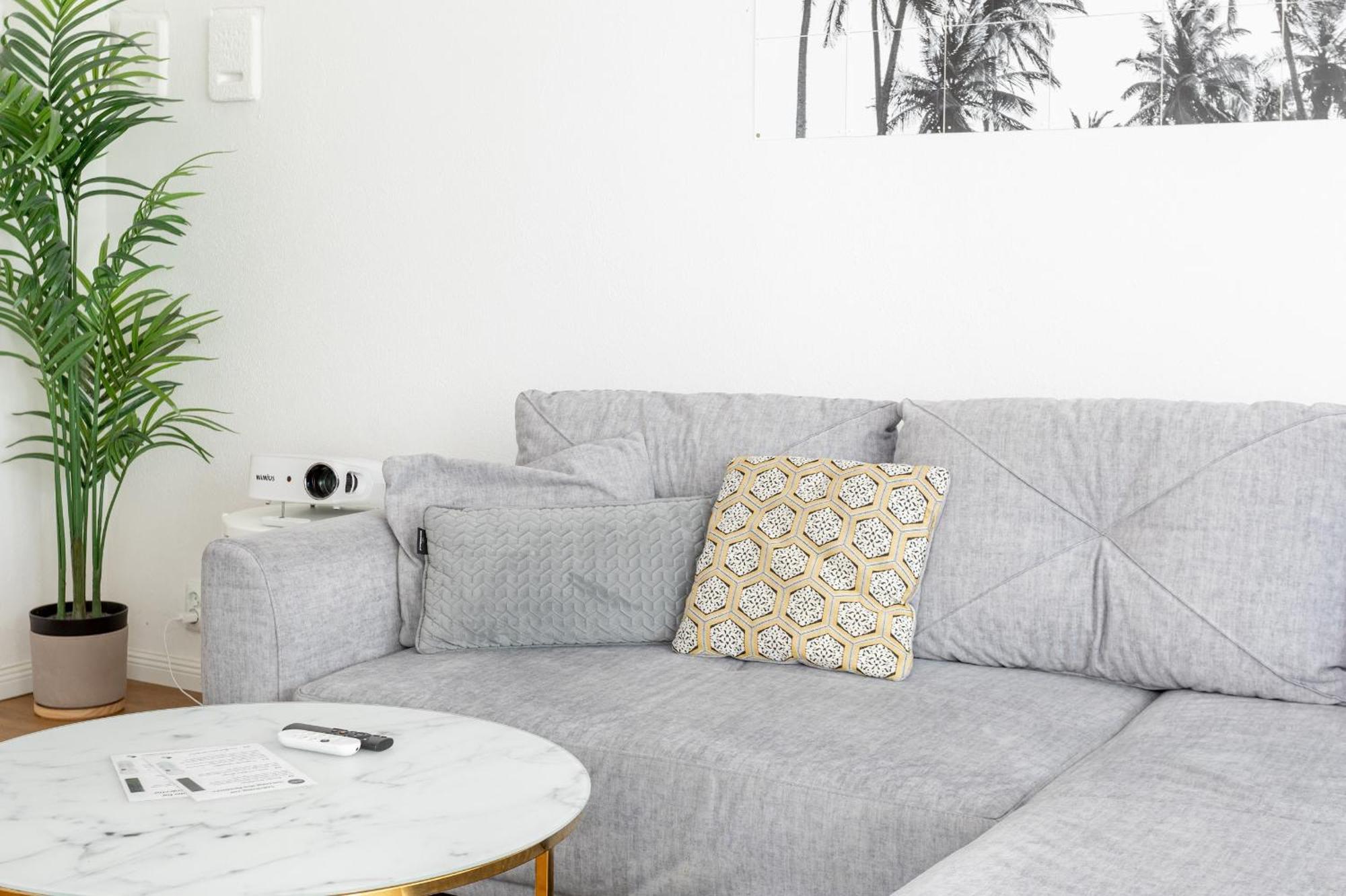 Global Living - Design I I Beamer I Kitchen I Terrace I Berlin