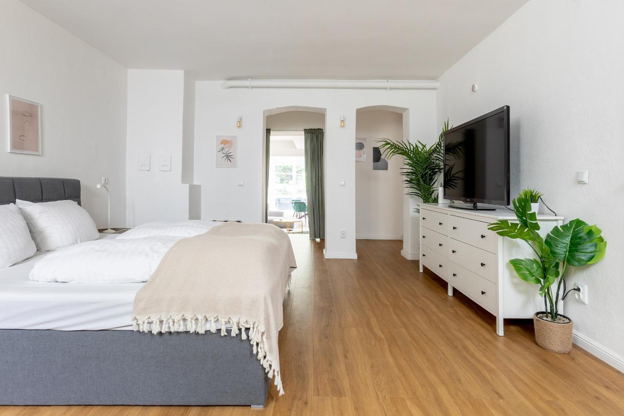 Global Living - Design I I Beamer I Kitchen I Terrace I * Berlin