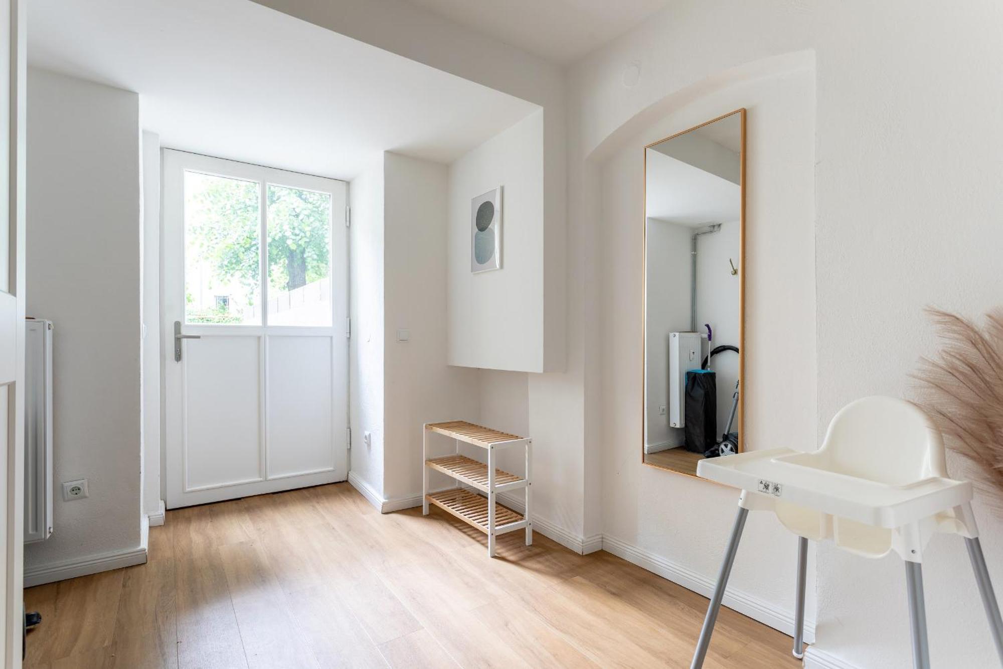 Global Living - Design I I Beamer I Kitchen I Terrace I Apartment Berlin