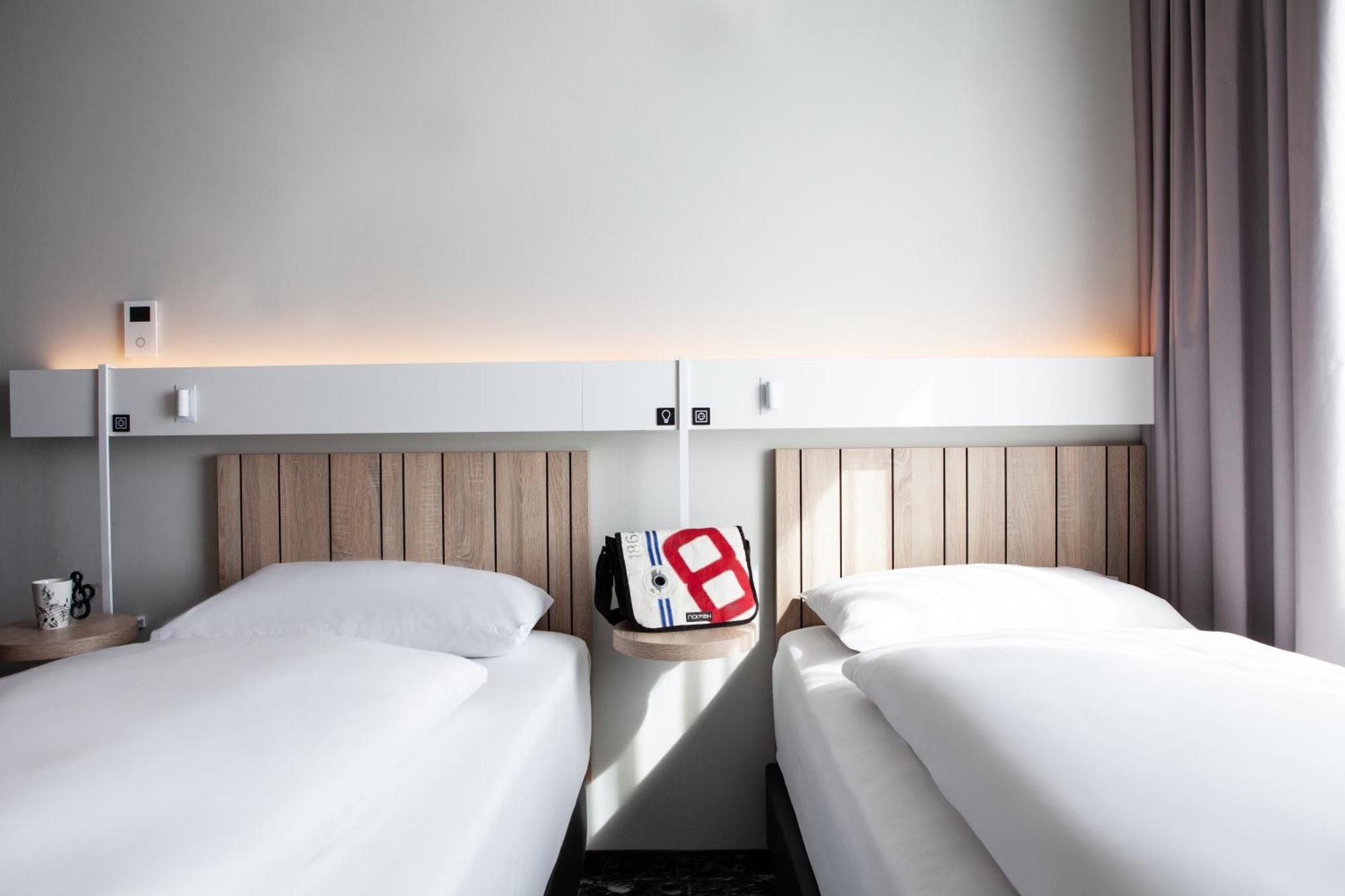Hotel Ibis Airport *