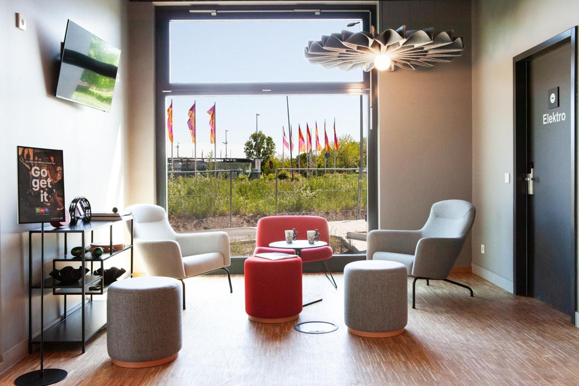 Ibis Airport Hotel *