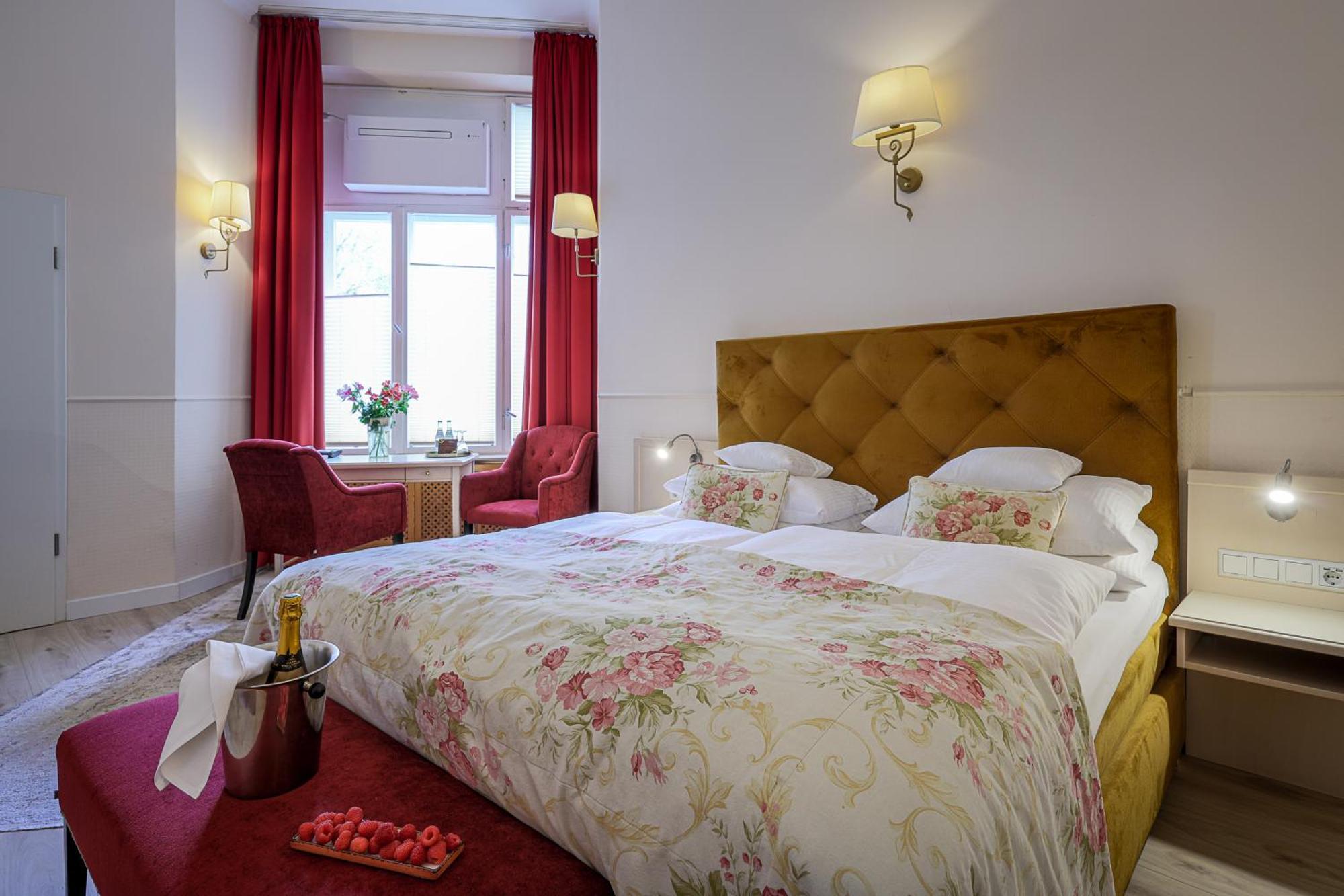 Augusta Am Kurfuerstendamm 3*