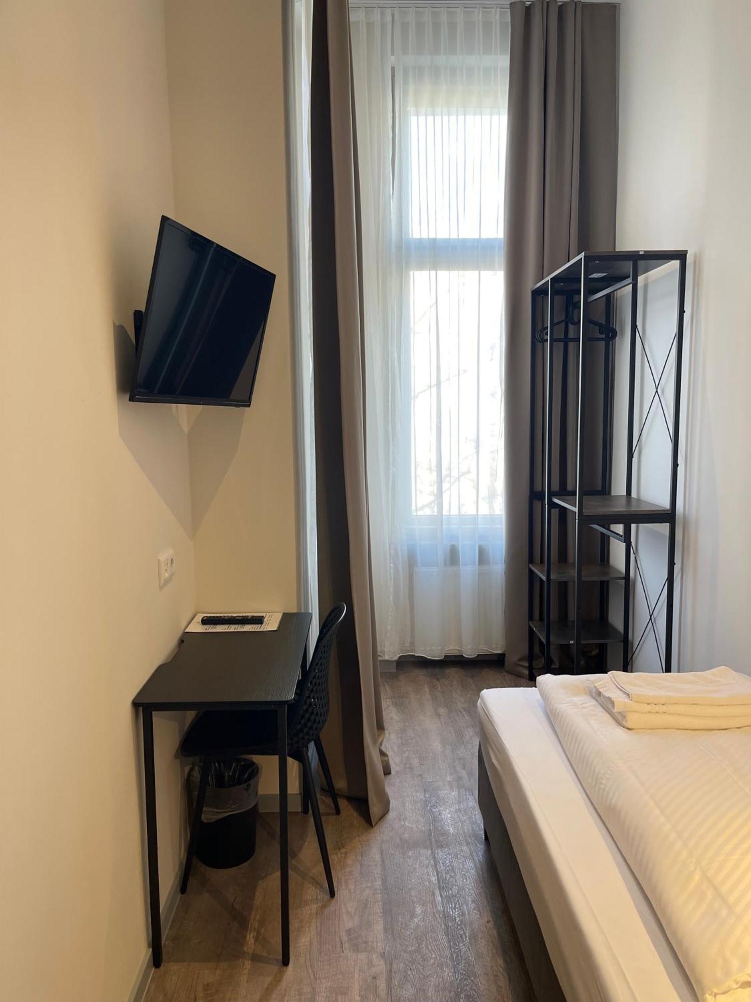Blue - Minimalist Boutique Guest house Berlin