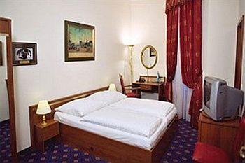 Hotel & Zarenhof Friedrichshain 3*
