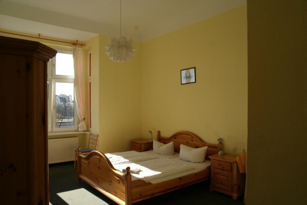 Hostel Happy Go Lucky + *
