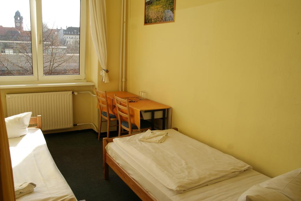 Happy Go Lucky + Hostel Berlin