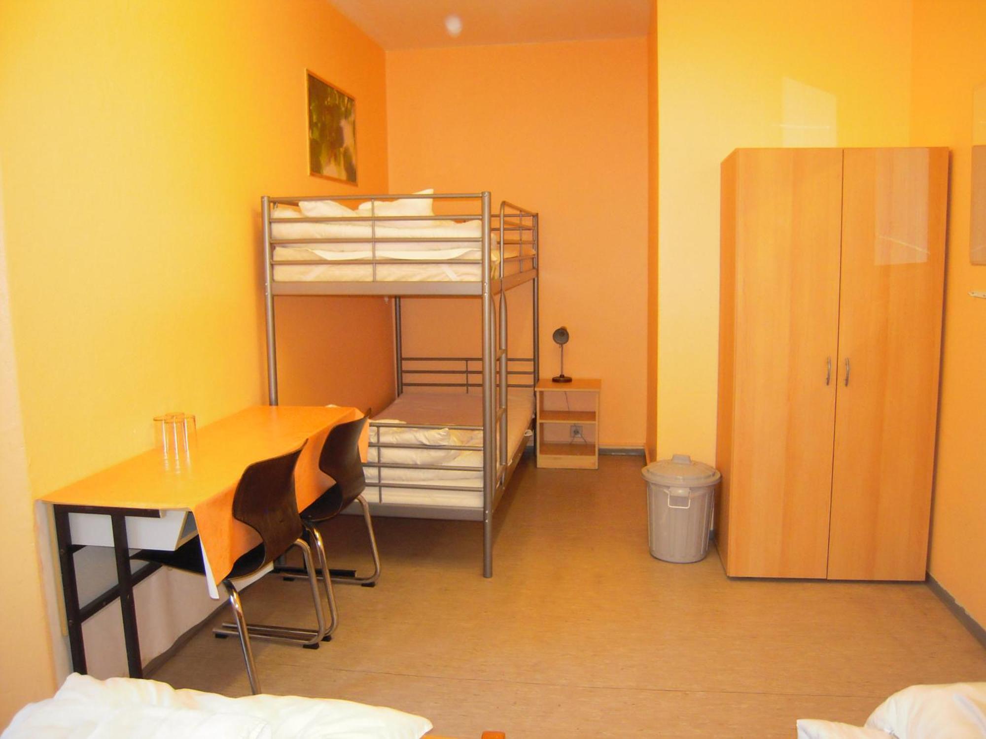 Hostel Happy Go Lucky + Berlin