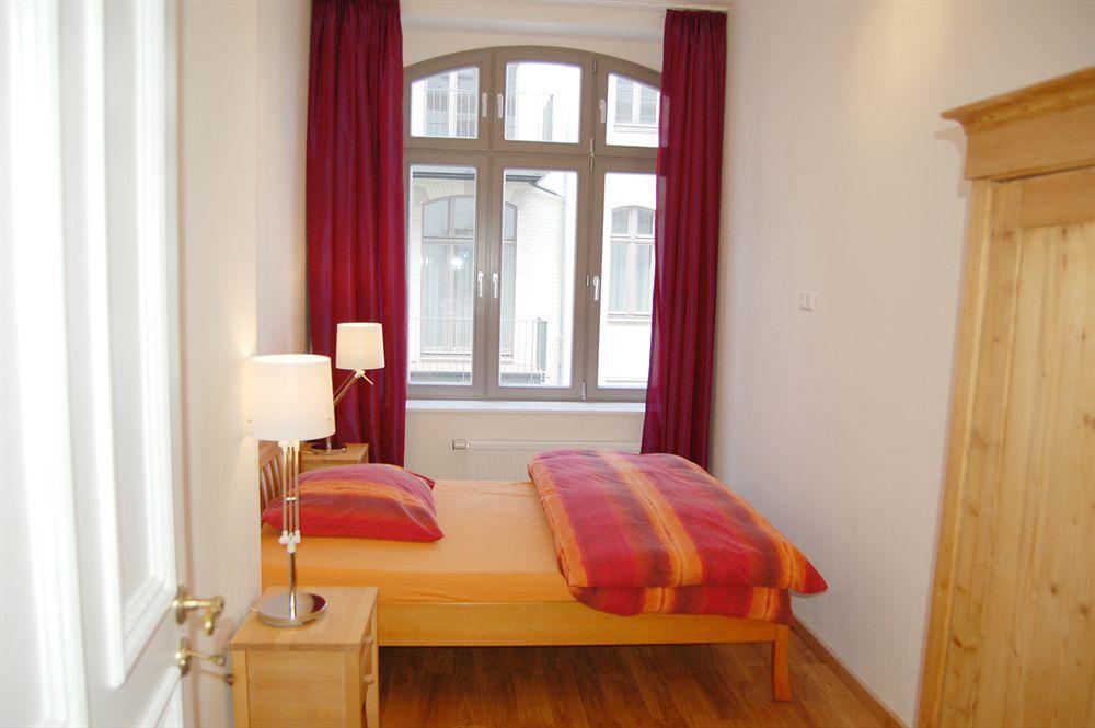 Aptc Downtown Monument4rent Near Checkpoint Charlie Apartment *