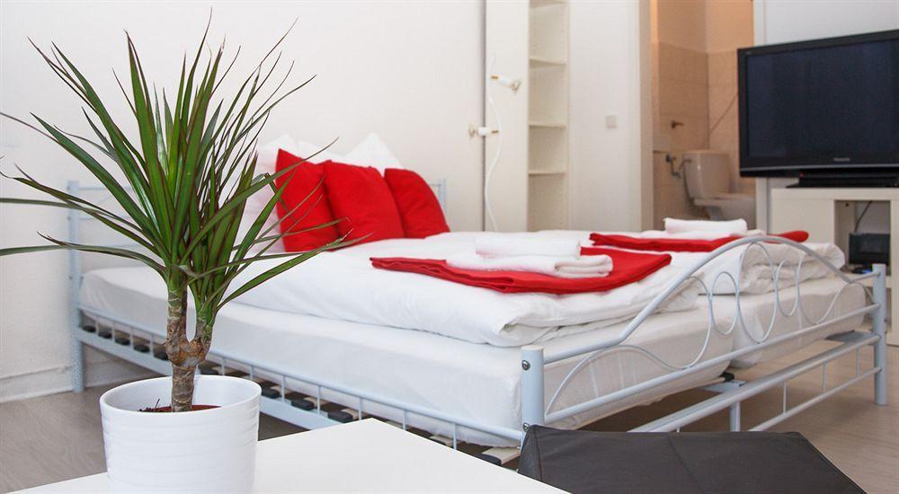 Gastehaus City Stop Guest house 3*