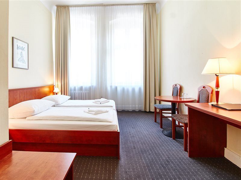 Selina West 3* Berlin