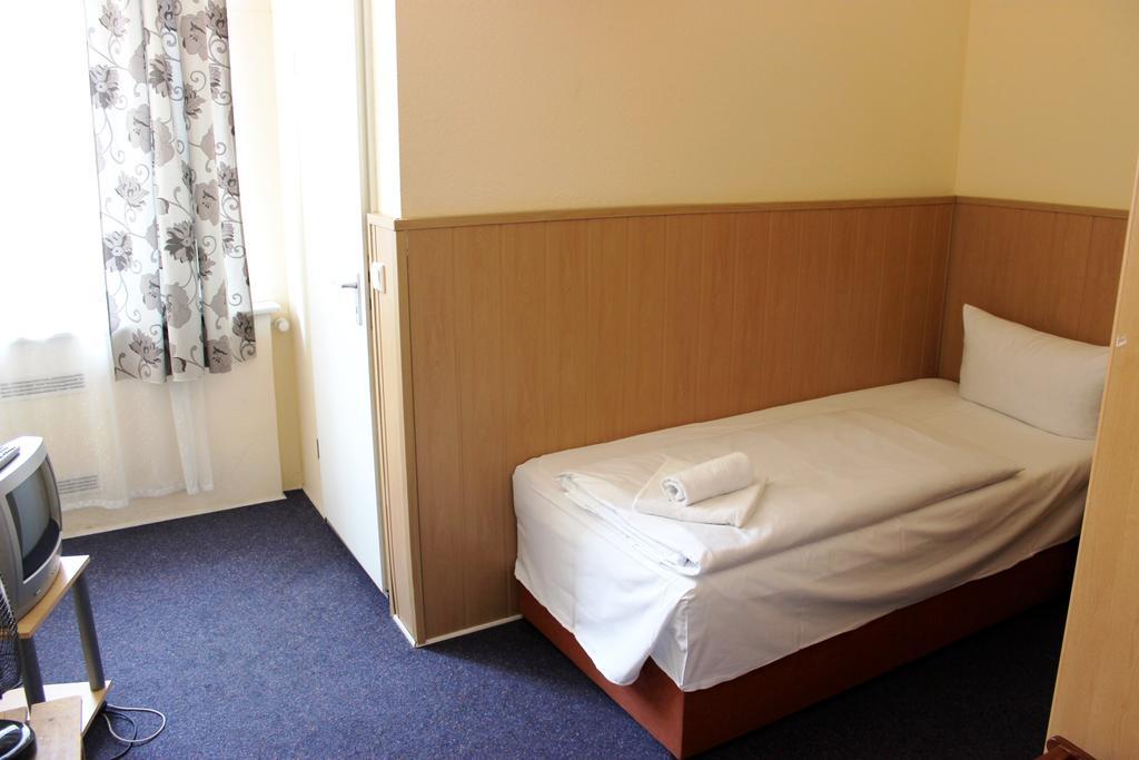 Hotel-pension Rheingold Am Kurfuerstendamm 2* Berlin