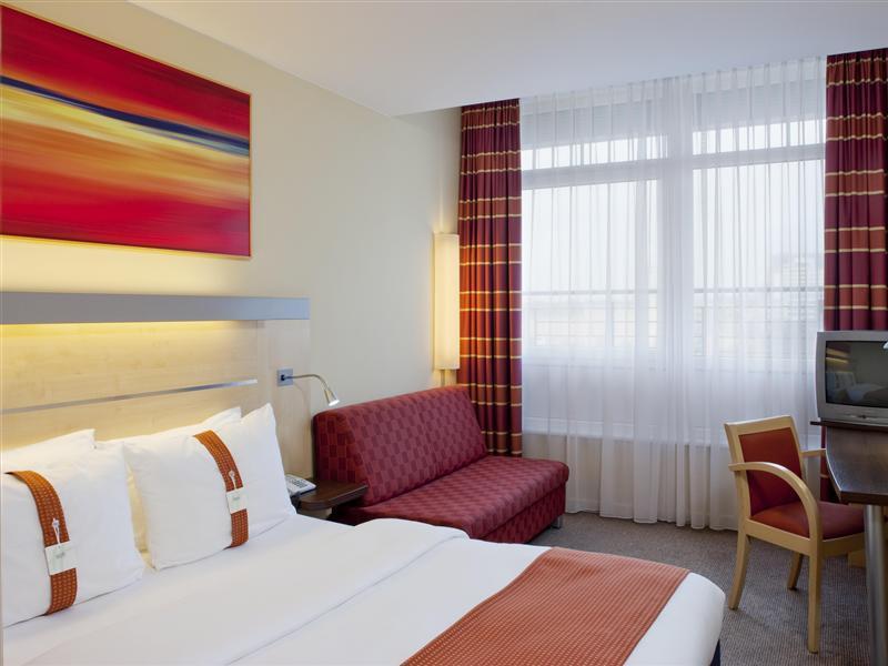 Holiday Express City Centre By Ihg Hotel 3*