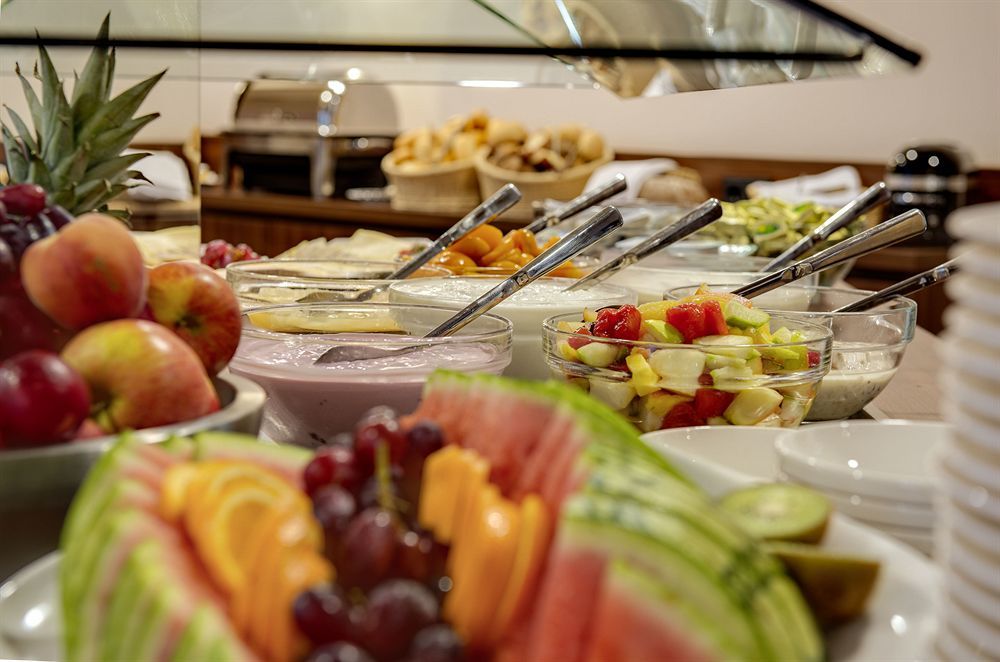 Centro West Hotel 4*