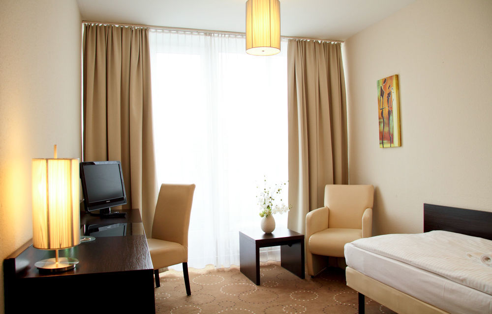 Selina West Hotel 3*