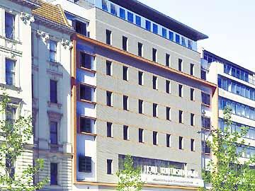 Kurfuerstendamm Am Adenauerplatz 3*